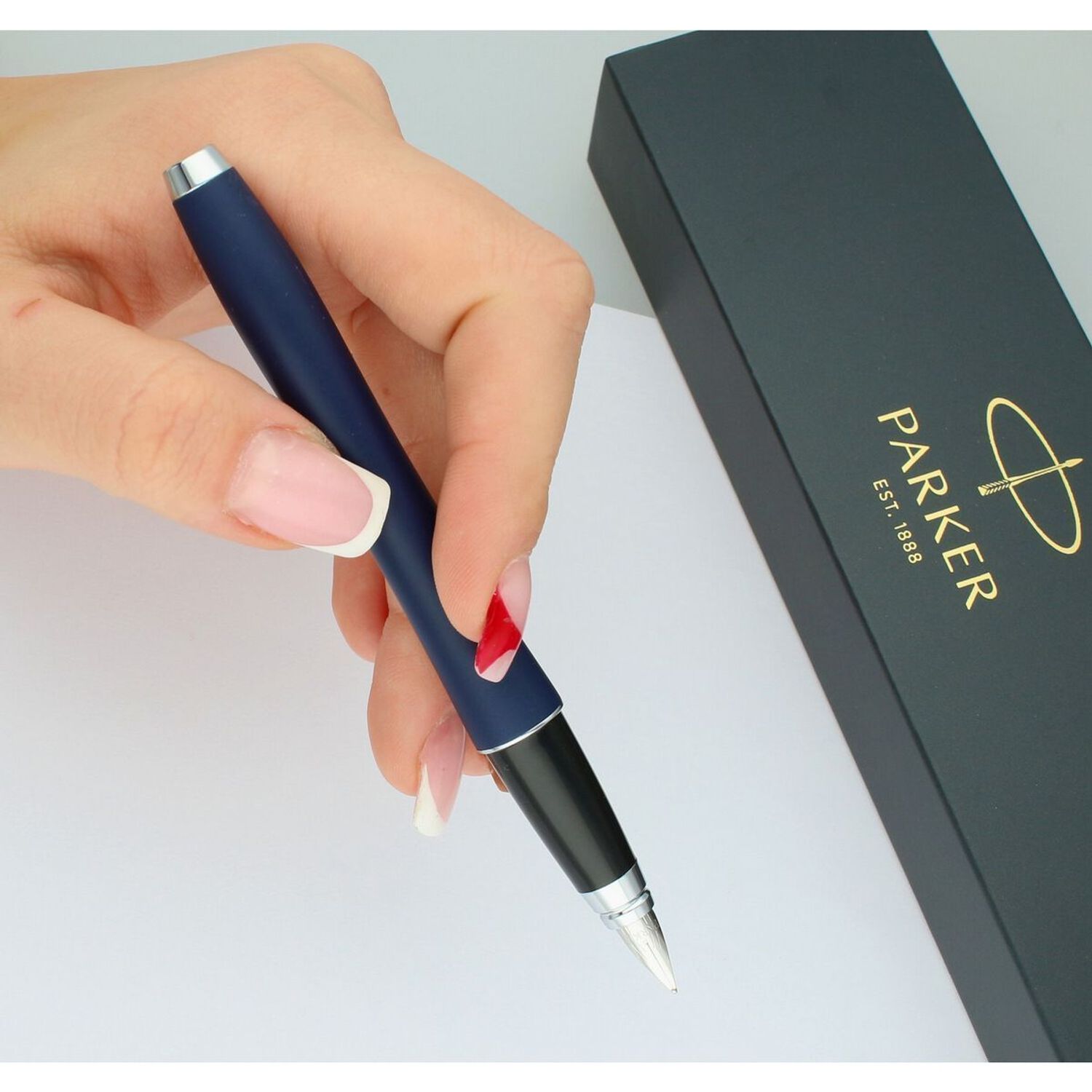 Stylowe pióro wieczne S0850650 z matowym, granatowym lakierem, chromowanymi wykończeniami i stalową stalówką. 1.jpg